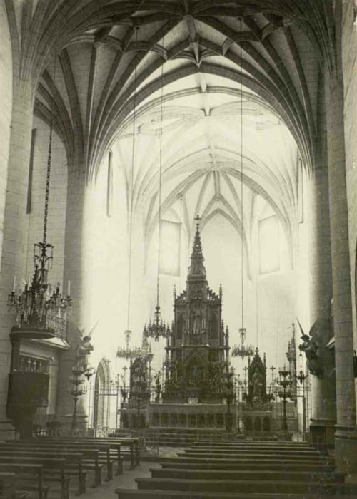 11.Interior de la iglesia Una de las primeras fotografías de la iglesia. Fuente: Archivo ONS Talavera